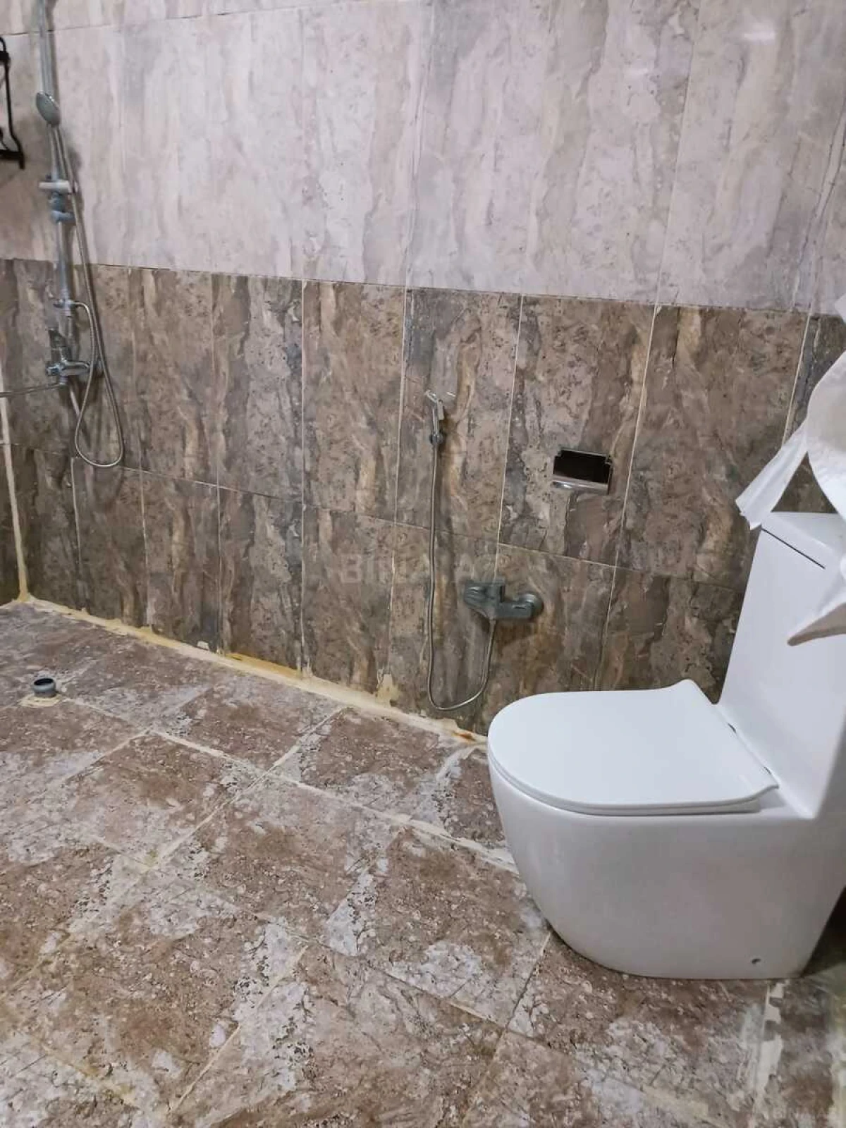 Kirayə verilir 2 otaqlı mənzil 75 m²