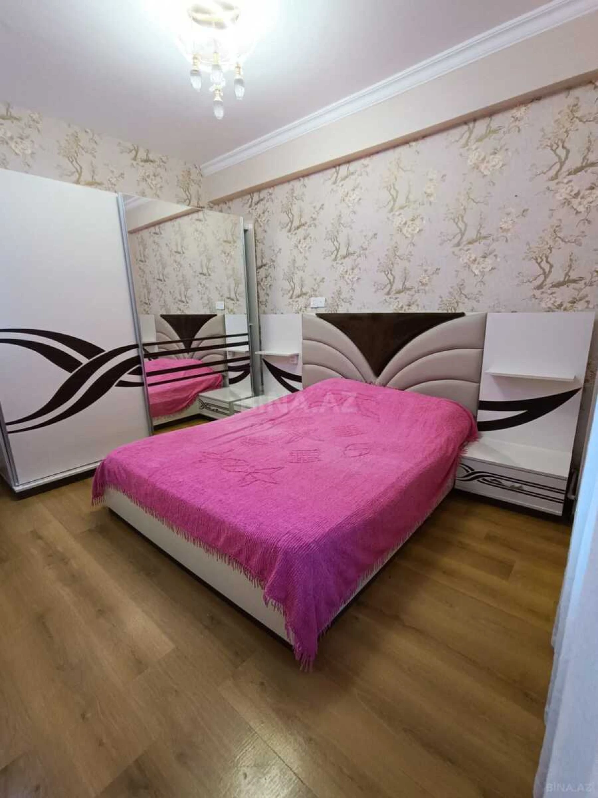 Kirayə verilir 2 otaqlı mənzil 75 m²