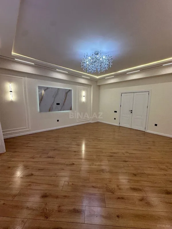 Satılır 3 otaqlı mənzil 135 m²