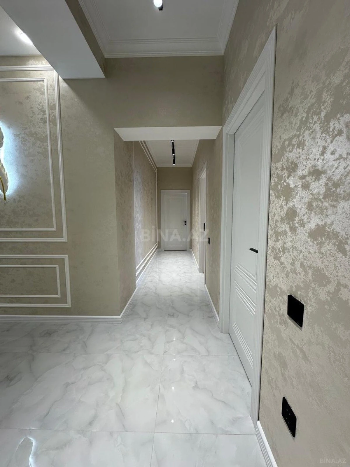 Satılır 3 otaqlı mənzil 135 m²