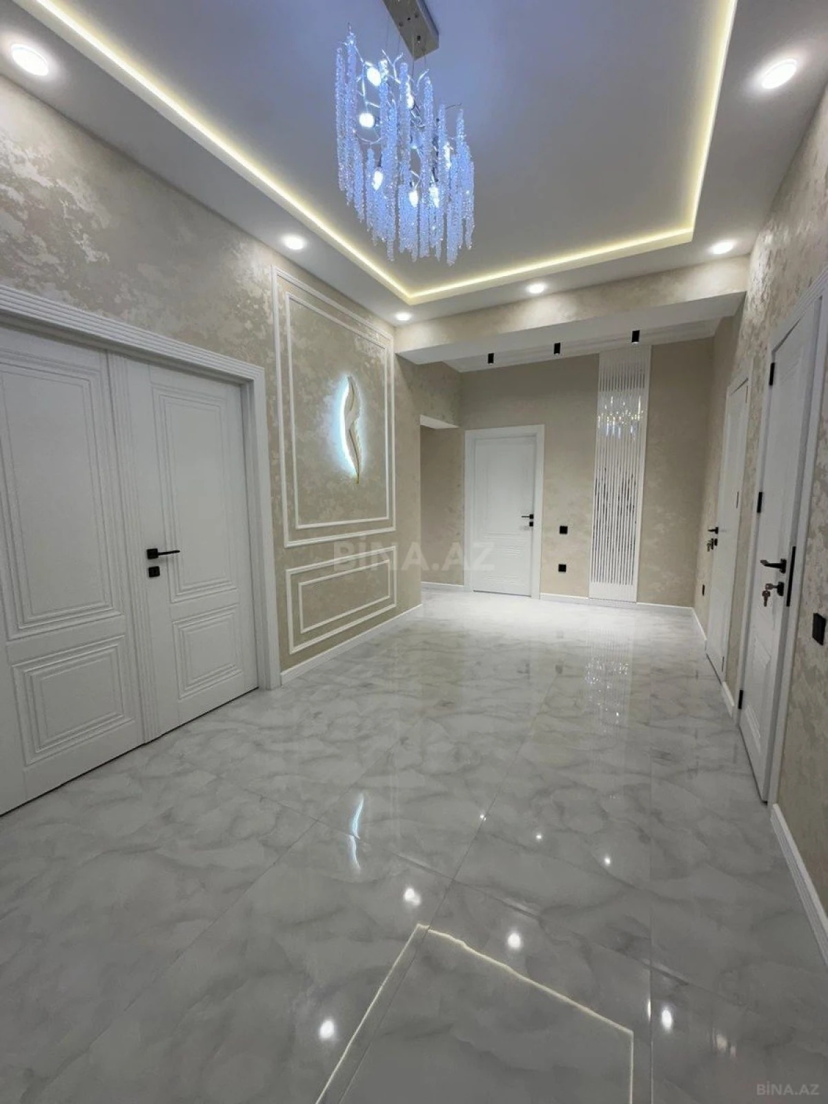 Satılır 3 otaqlı mənzil 135 m²