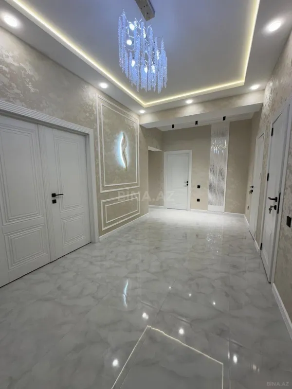 Satılır 3 otaqlı mənzil 135 m²