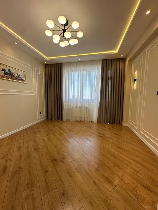 Satılır 3 otaqlı mənzil 135 m²