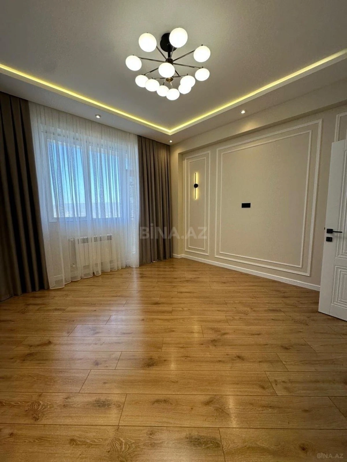 Satılır 3 otaqlı mənzil 135 m²