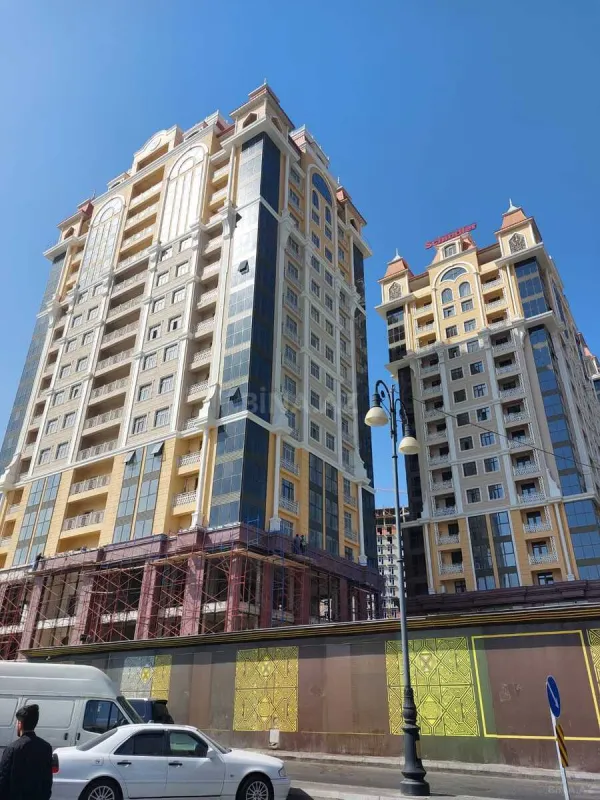 Satılır 3 otaqlı mənzil 122 m²