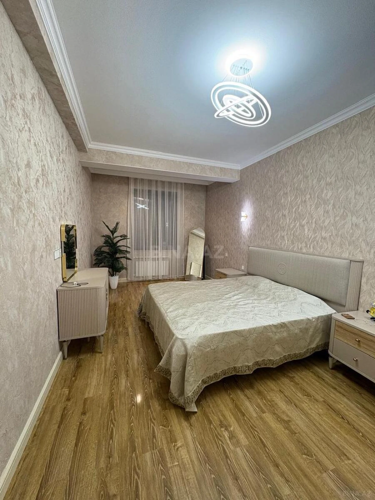 Kirayə verilir 2 otaqlı mənzil 90 m²