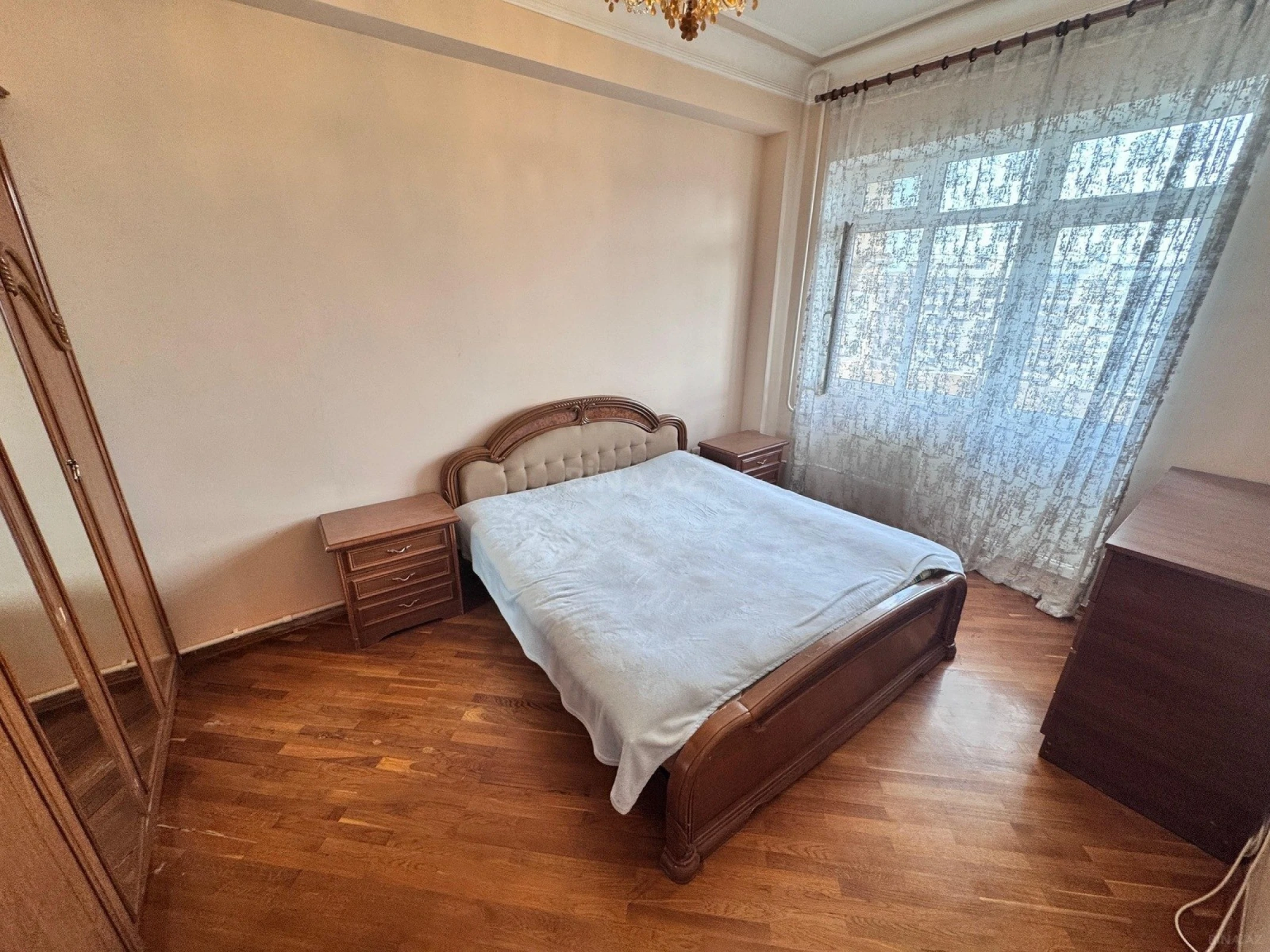 Satılır 2 otaqlı mənzil 88 m²