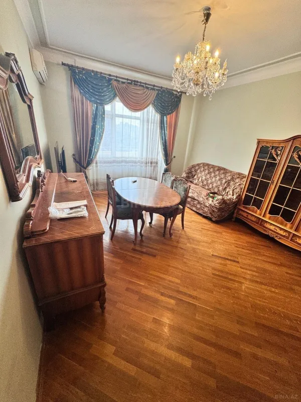 Satılır 2 otaqlı mənzil 88 m²