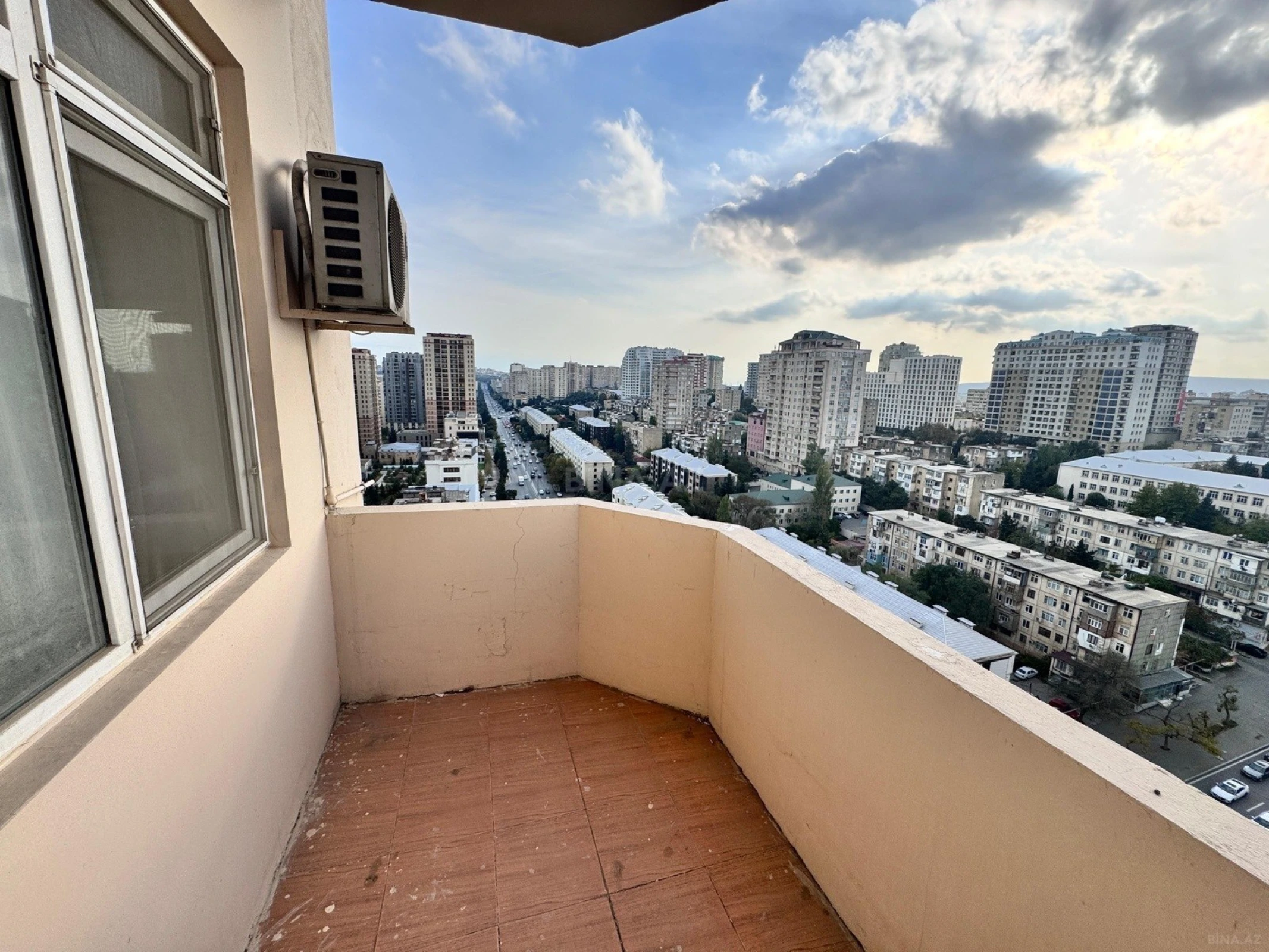 Satılır 2 otaqlı mənzil 88 m²