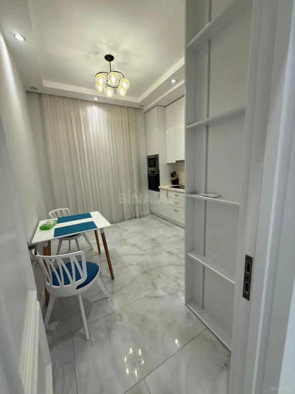 Kirayə verilir 3 otaqlı mənzil 130 m²