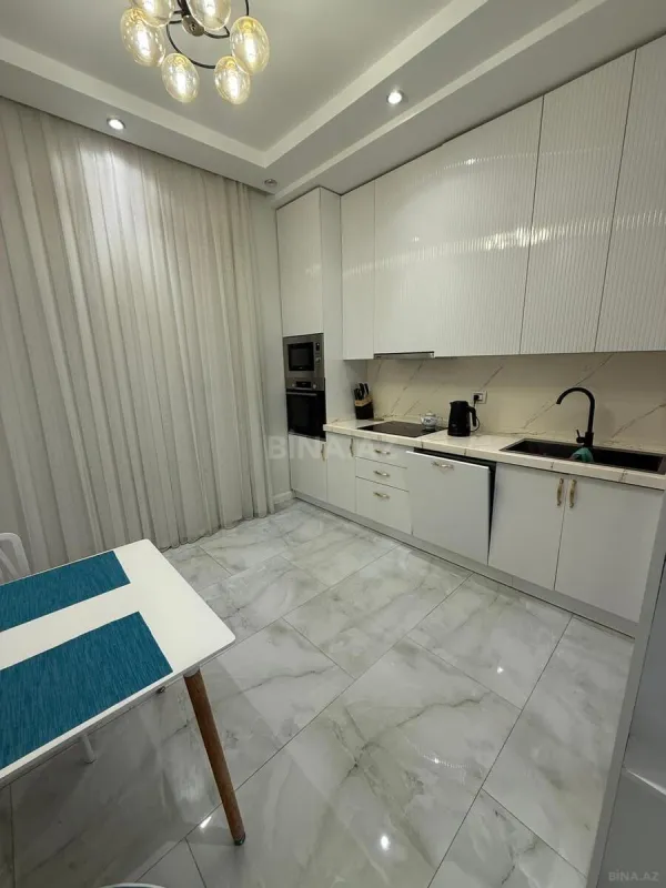 Kirayə verilir 3 otaqlı mənzil 130 m²