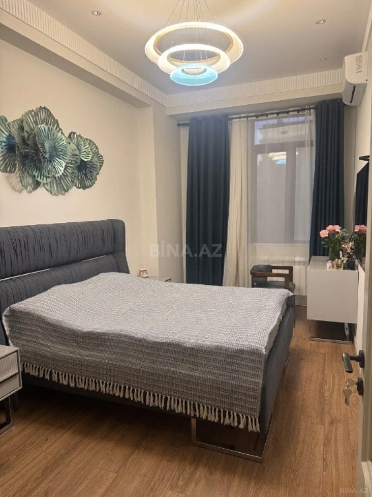 Satılır 2 otaqlı mənzil 83 m²