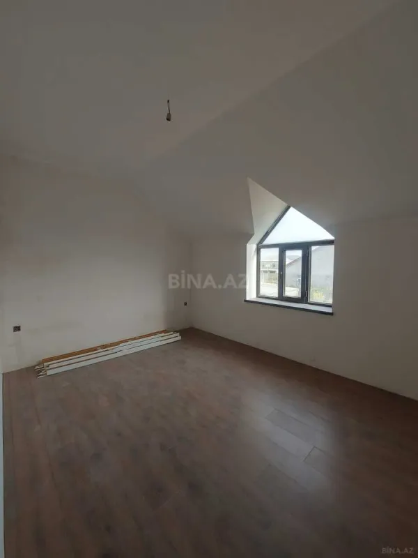 Satılır 5 otaqlı həyət evi 180 m²