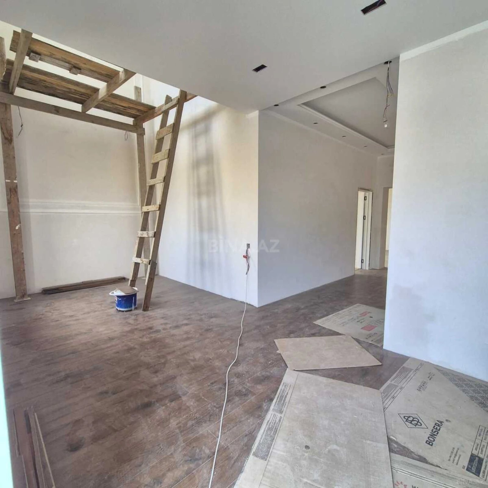 Satılır 5 otaqlı həyət evi 180 m²