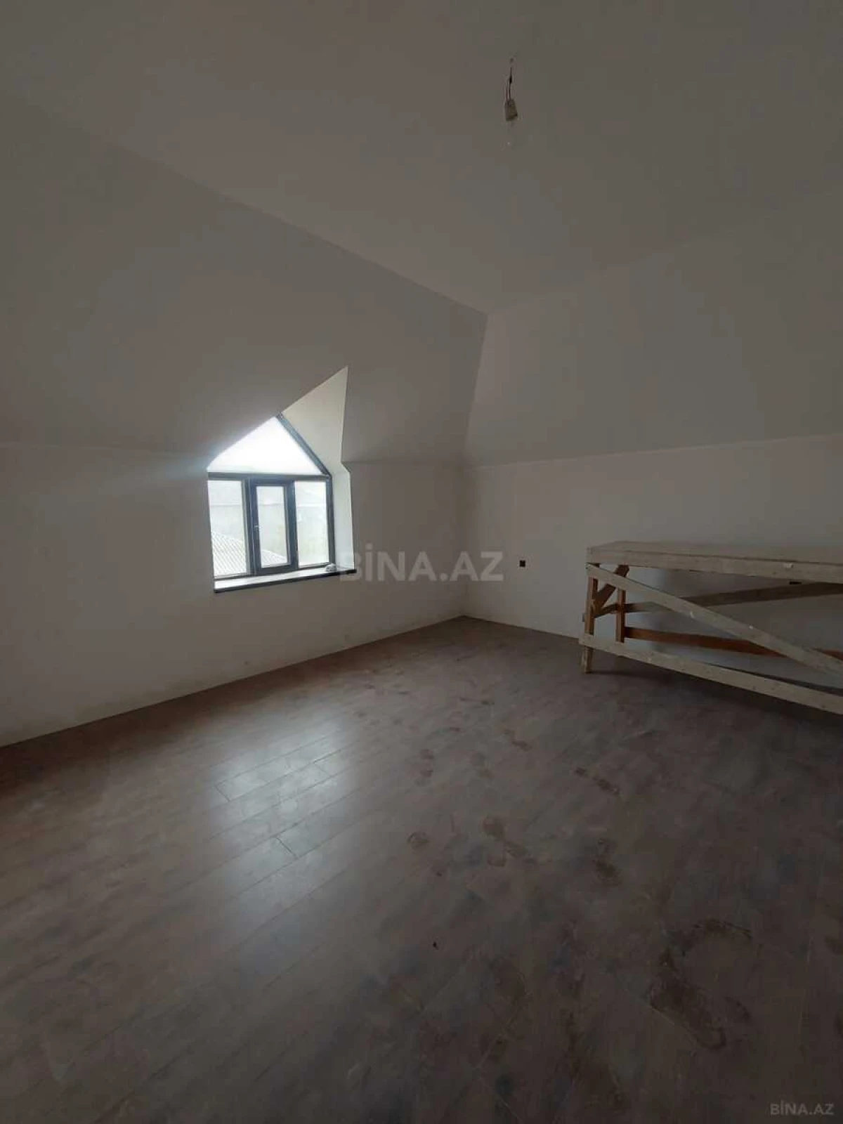 Satılır 5 otaqlı həyət evi 180 m²