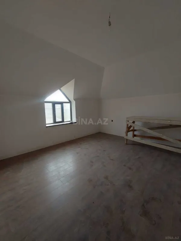 Satılır 5 otaqlı həyət evi 180 m²