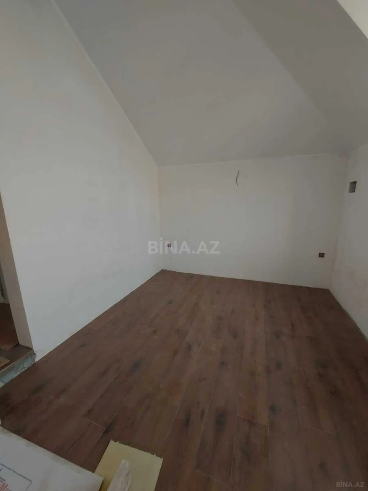 Satılır 5 otaqlı həyət evi 180 m²