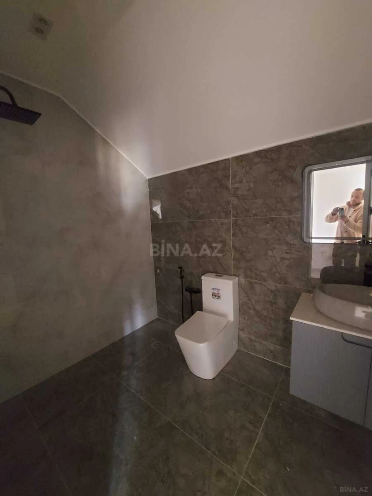 Satılır 5 otaqlı həyət evi 180 m²