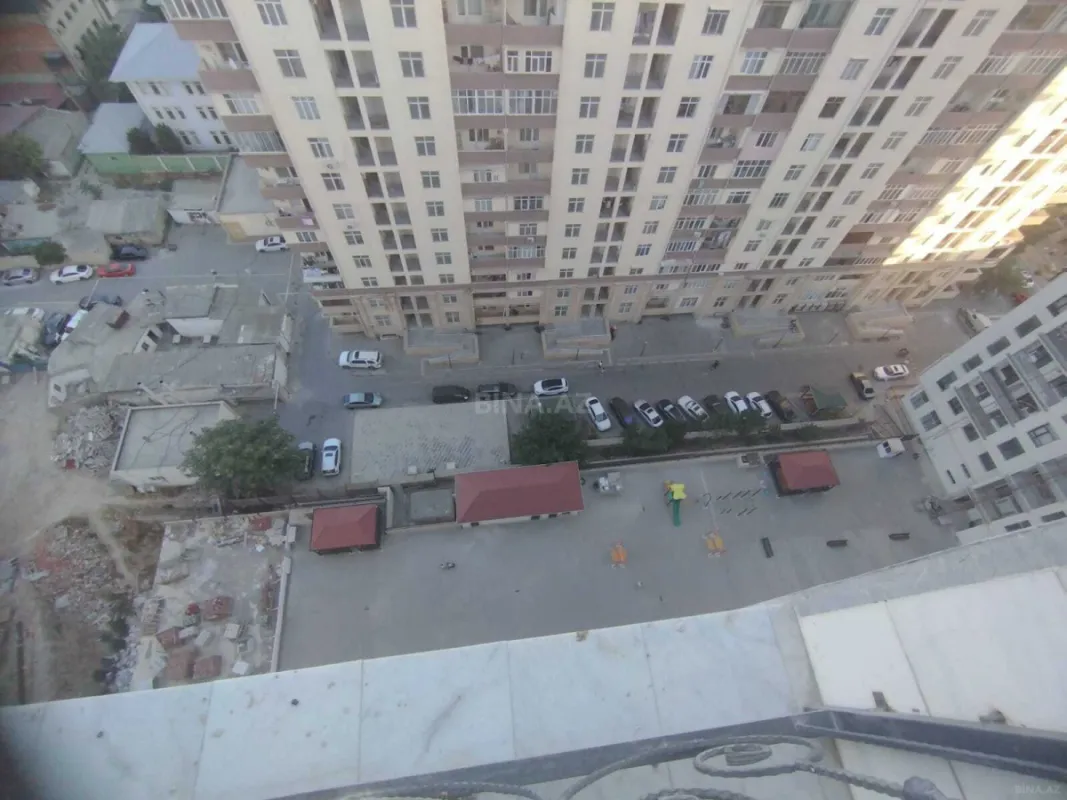 Satılır 3 otaqlı mənzil 155 m²