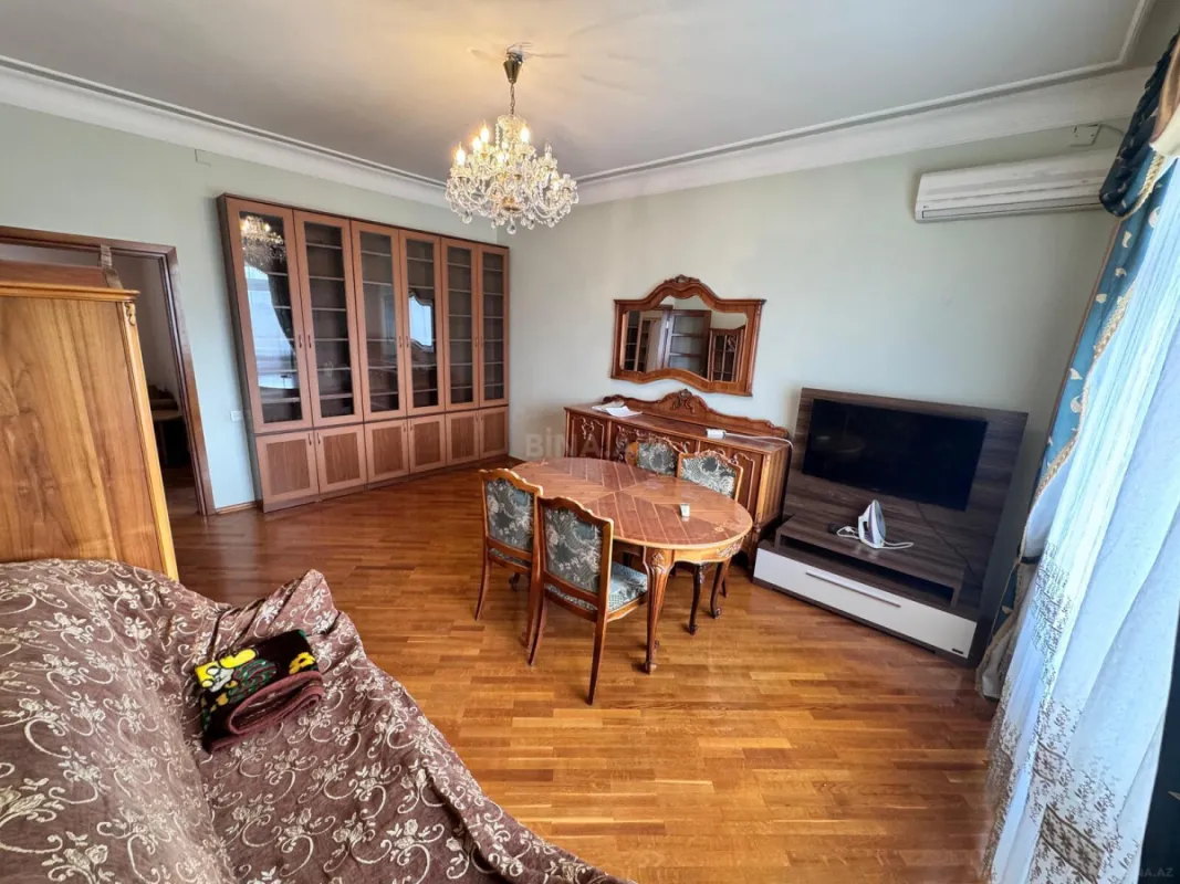 Satılır 2 otaqlı mənzil 88 m²