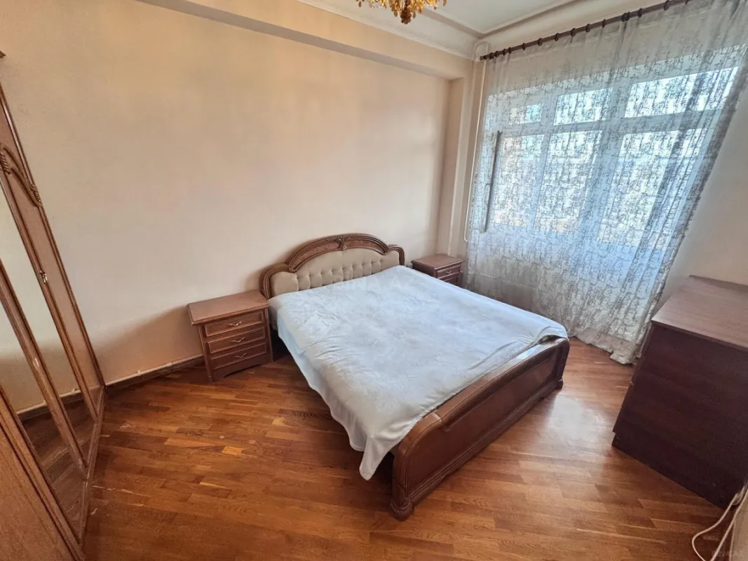 Satılır 2 otaqlı mənzil 88 m²