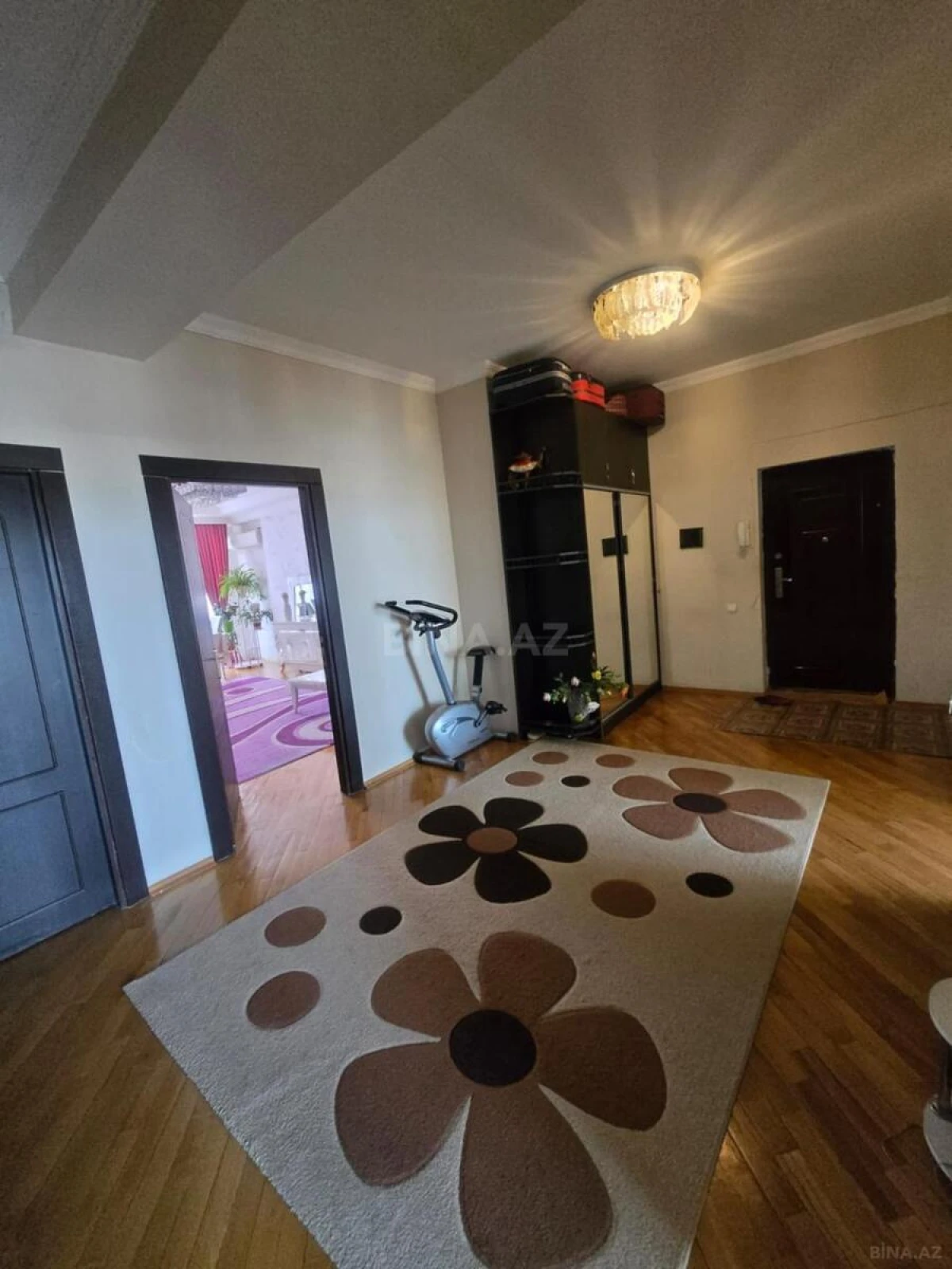 Satılır 3 otaqlı mənzil 130 m²