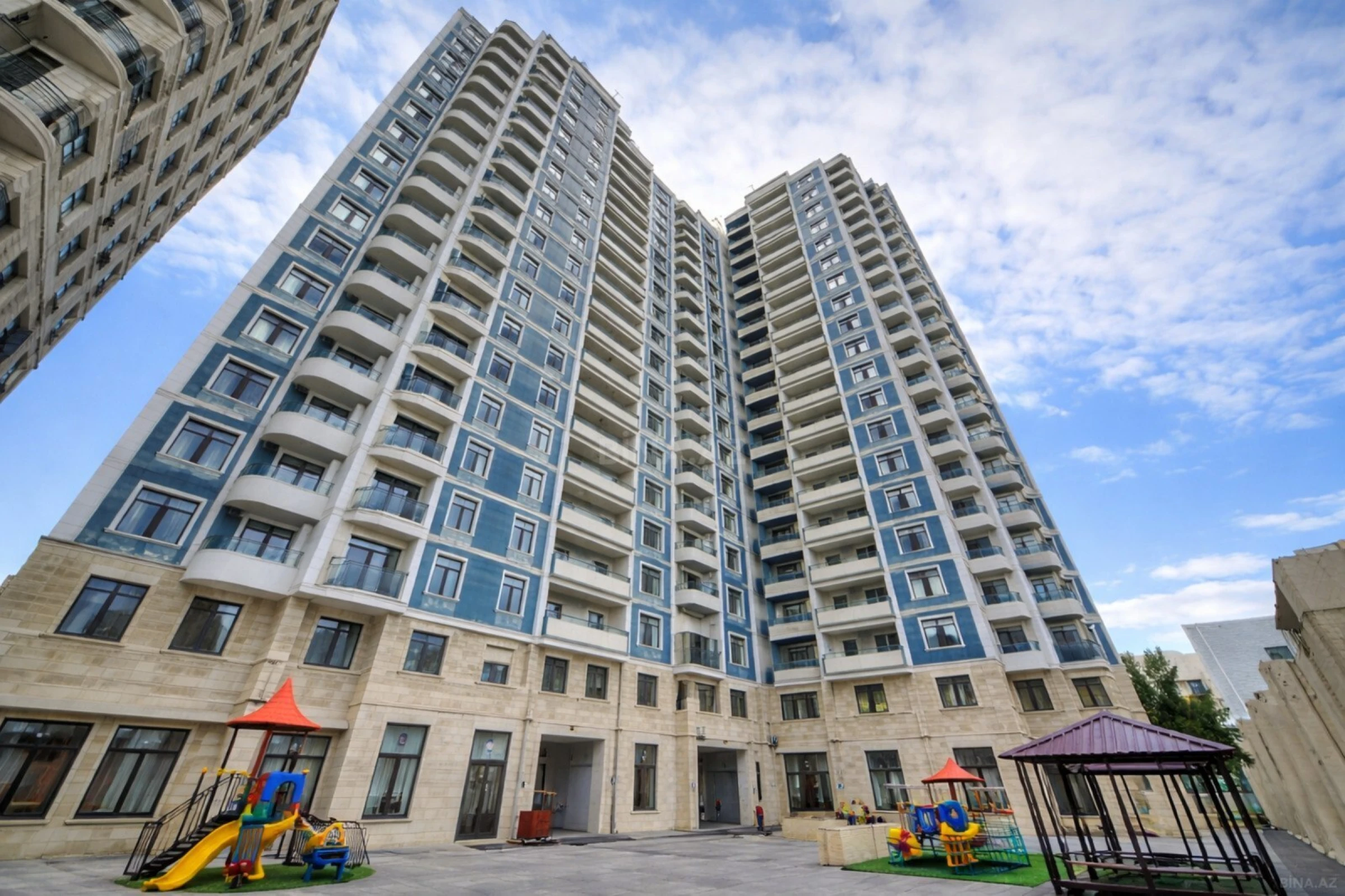 Satılır 4 otaqlı mənzil 165 m²