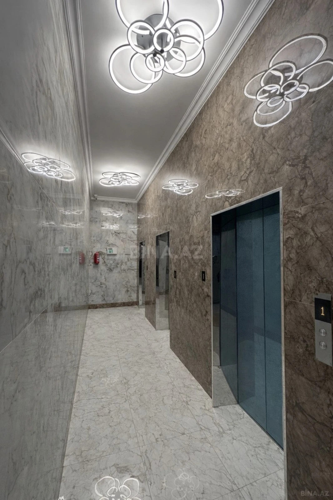 Satılır 4 otaqlı mənzil 165 m²