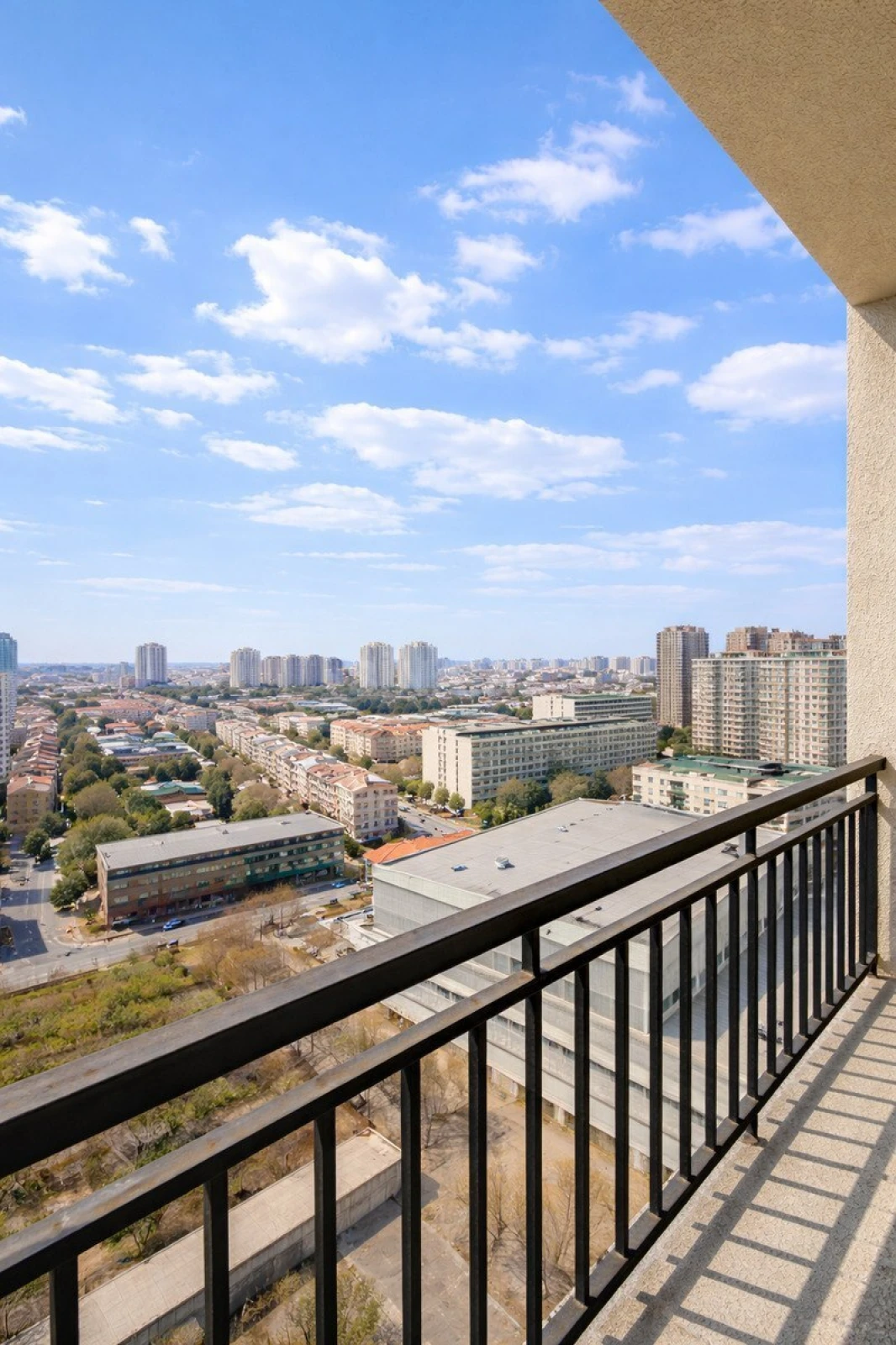 Satılır 4 otaqlı mənzil 165 m²