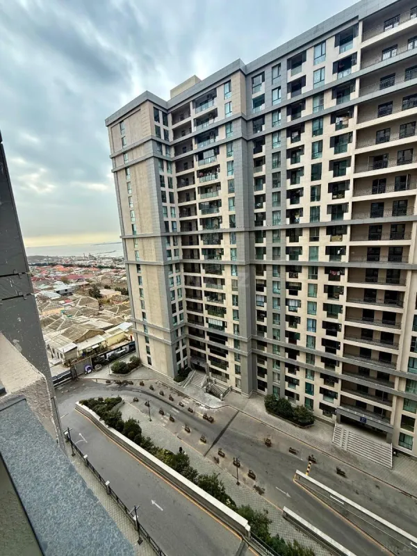 Satılır 2 otaqlı mənzil 82 m²