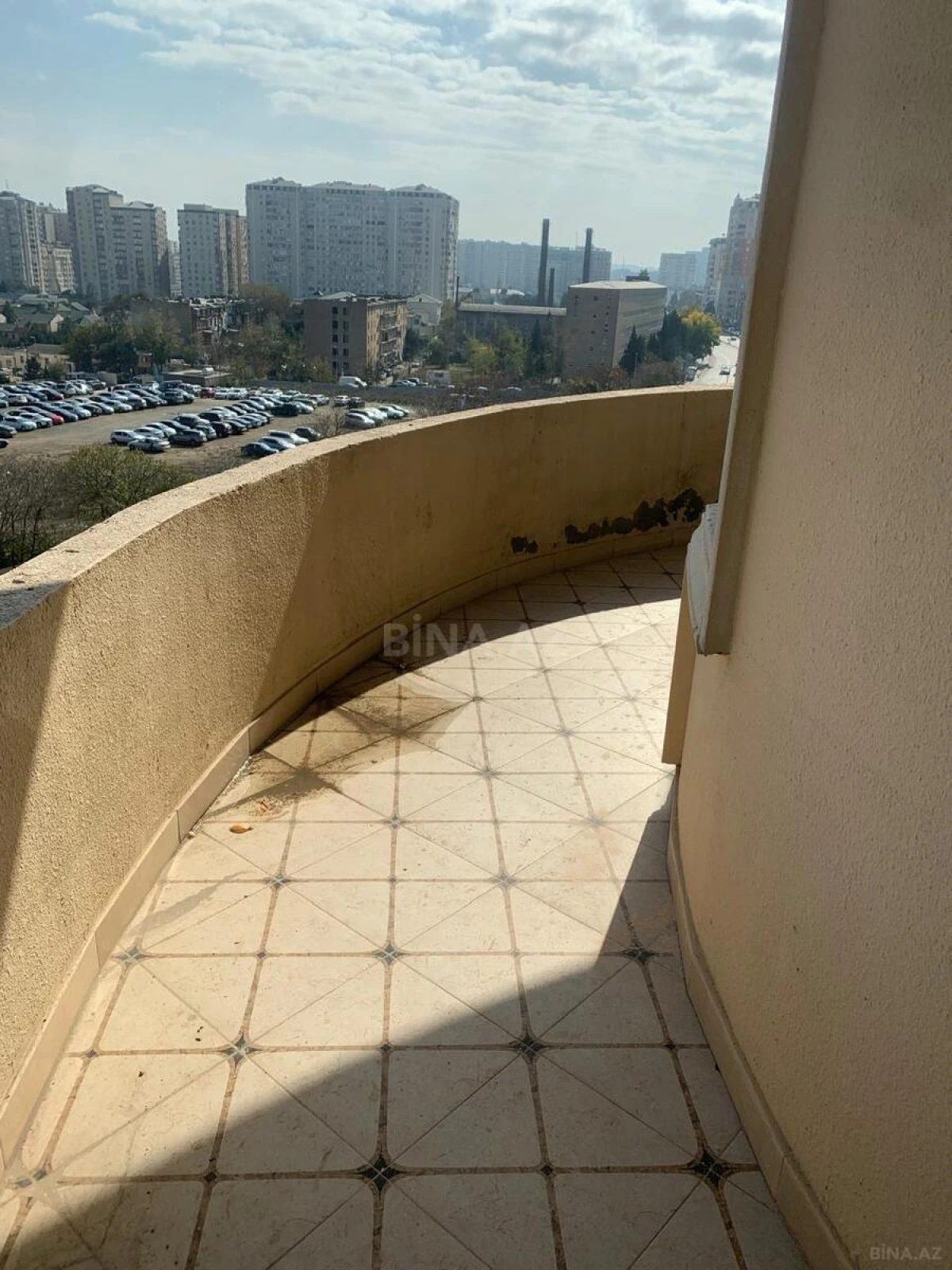 Satılır 4 otaqlı mənzil 237 m²