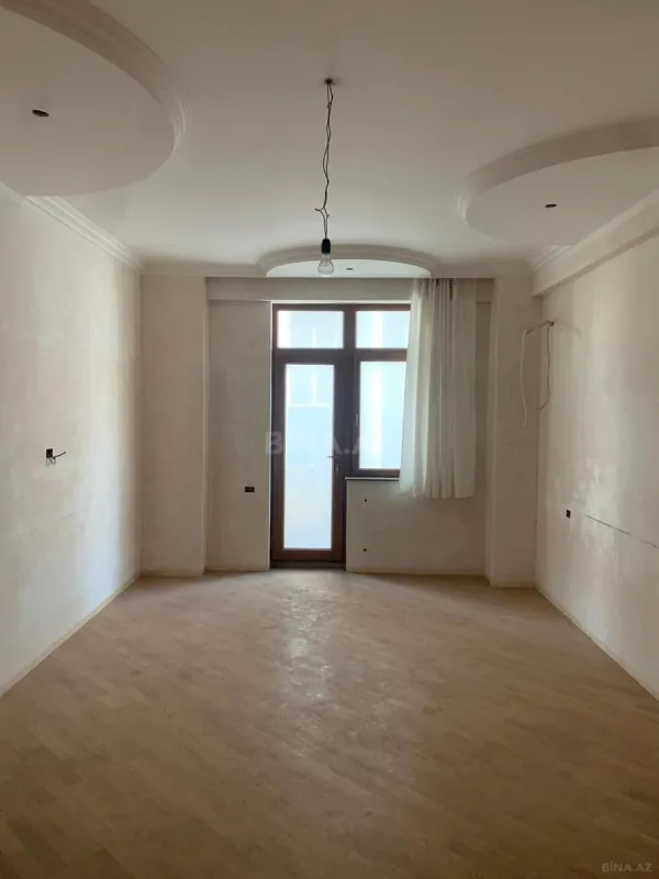 Satılır 4 otaqlı mənzil 237 m²