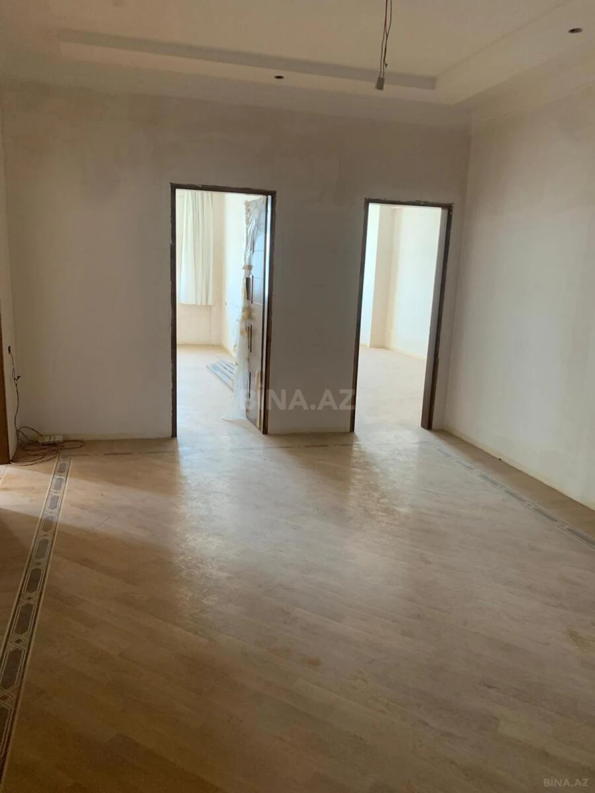 Satılır 4 otaqlı mənzil 237 m²