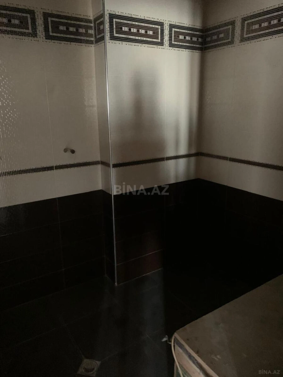 Satılır 4 otaqlı mənzil 237 m²