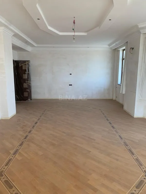 Satılır 4 otaqlı mənzil 237 m²
