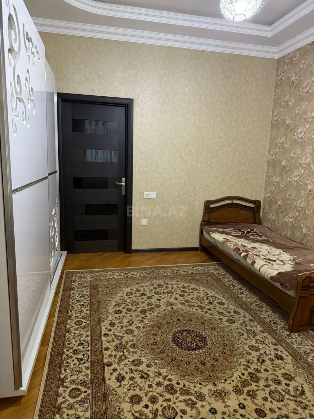 Kirayə verilir 3 otaqlı mənzil 118 m²