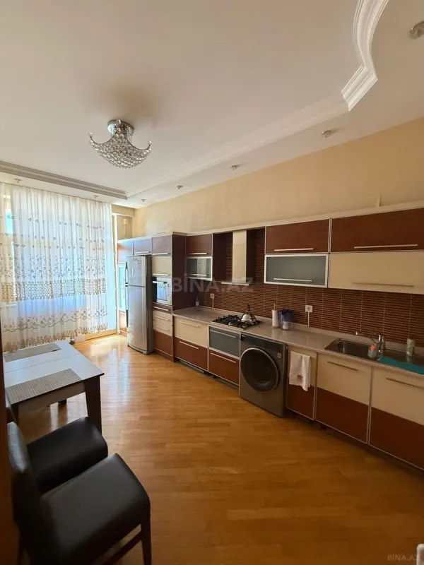 Kirayə verilir 2 otaqlı mənzil 96 m²
