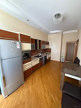 Kirayə verilir 2 otaqlı mənzil 96 m²