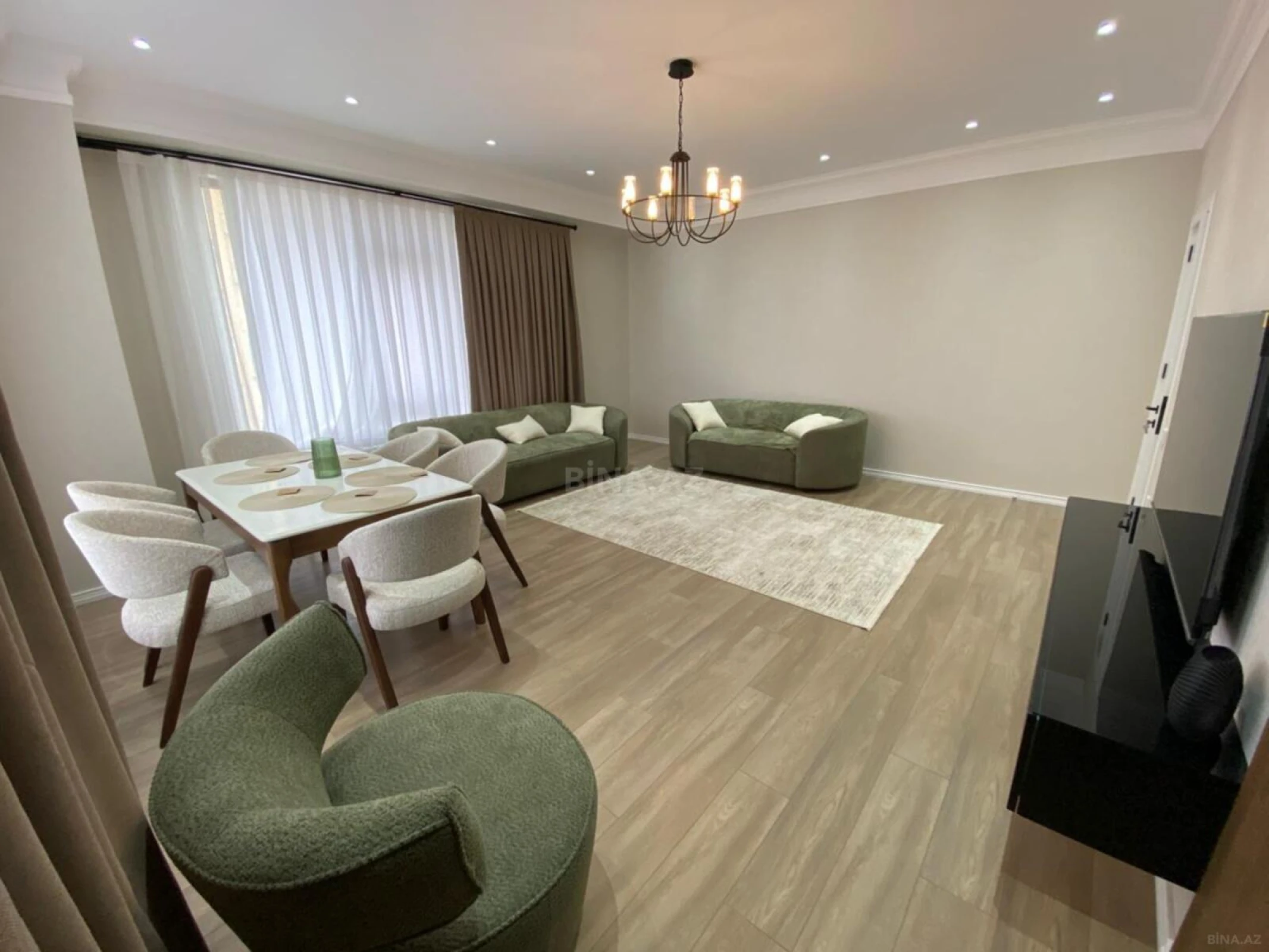 Kirayə verilir 2 otaqlı mənzil 110 m²