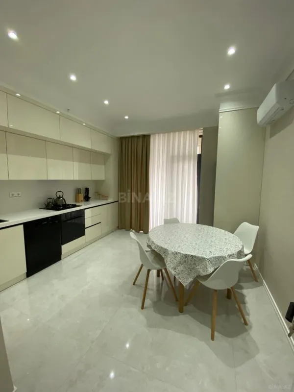 Kirayə verilir 2 otaqlı mənzil 110 m²