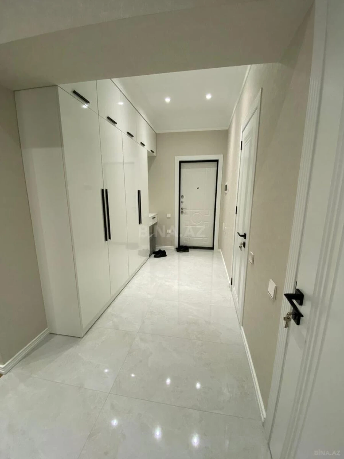 Kirayə verilir 2 otaqlı mənzil 110 m²