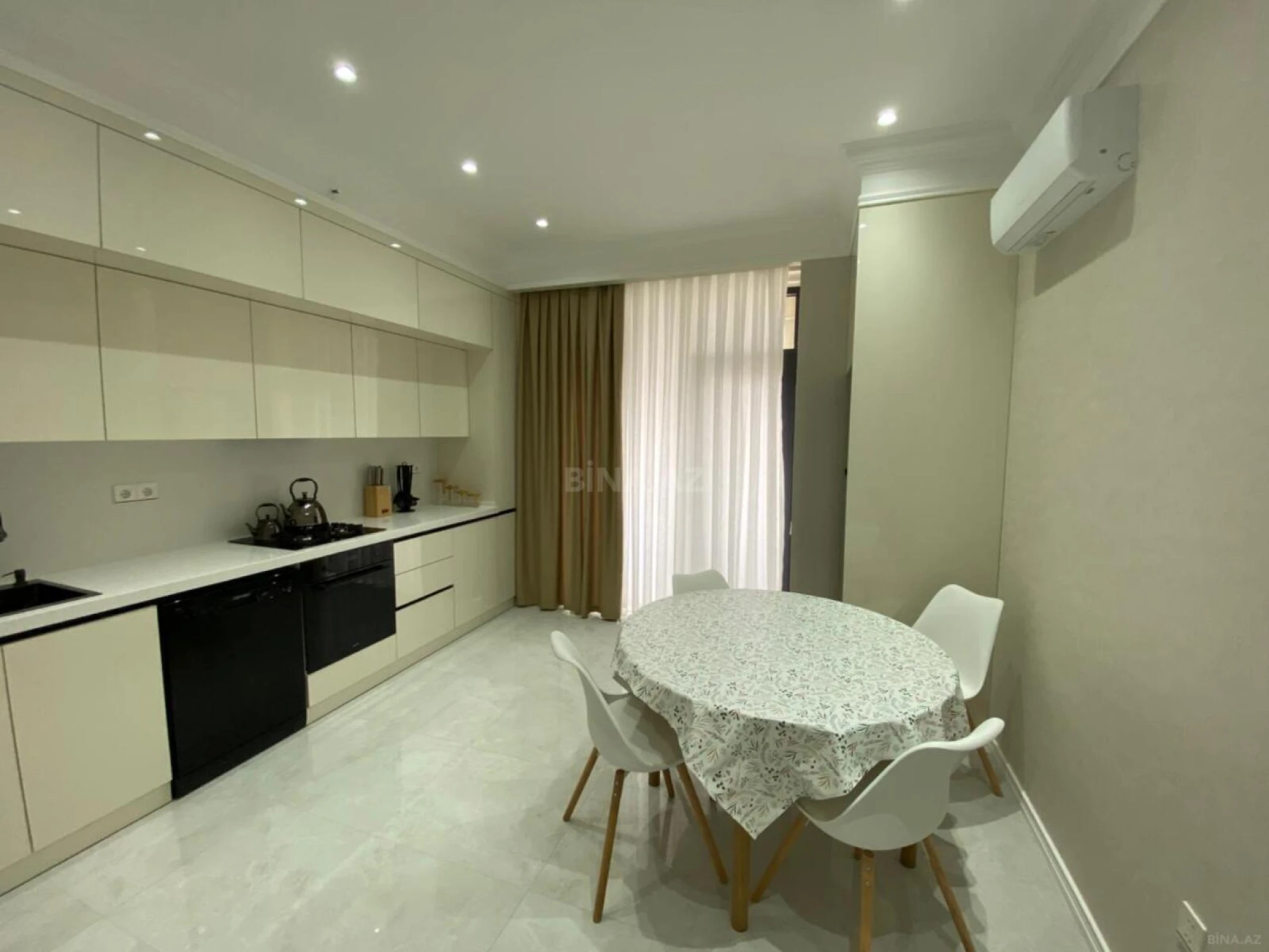Kirayə verilir 2 otaqlı mənzil 110 m²