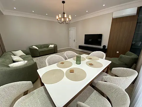 Kirayə verilir 2 otaqlı mənzil 110 m²