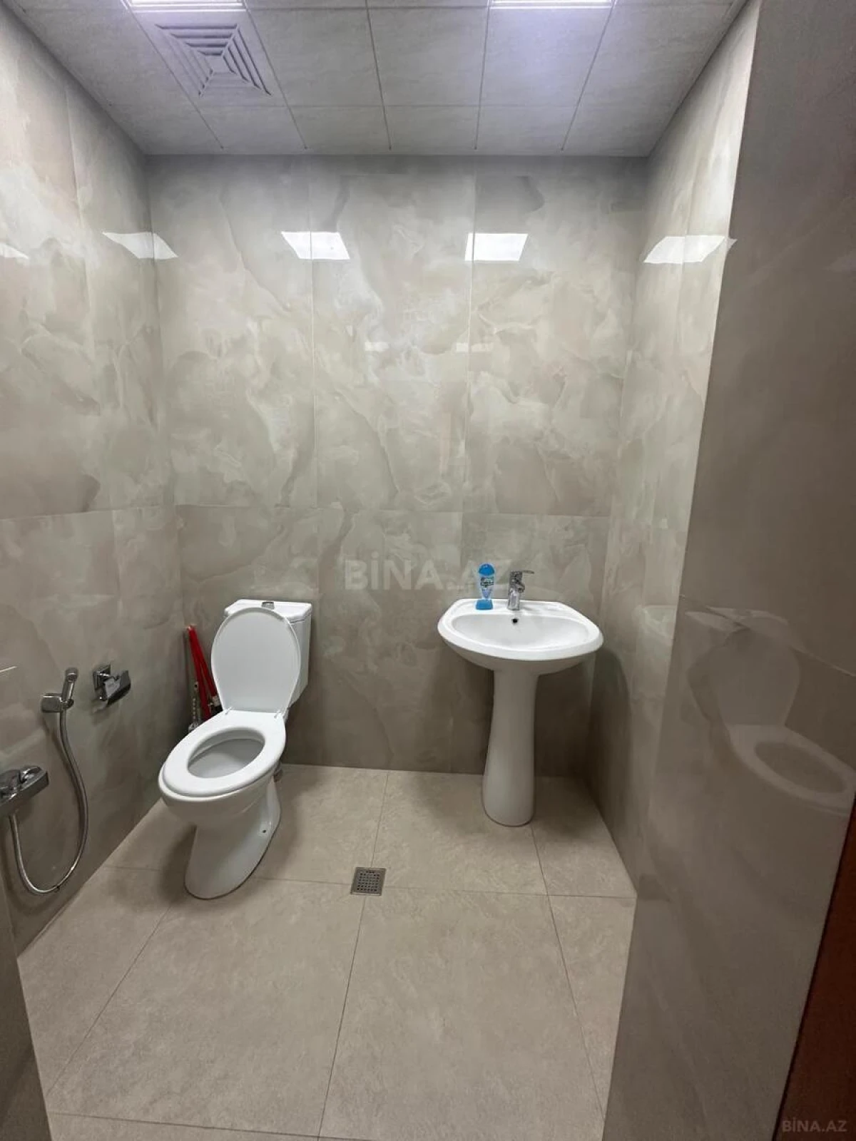 Kirayə verilir 2 otaqlı mənzil 85 m²