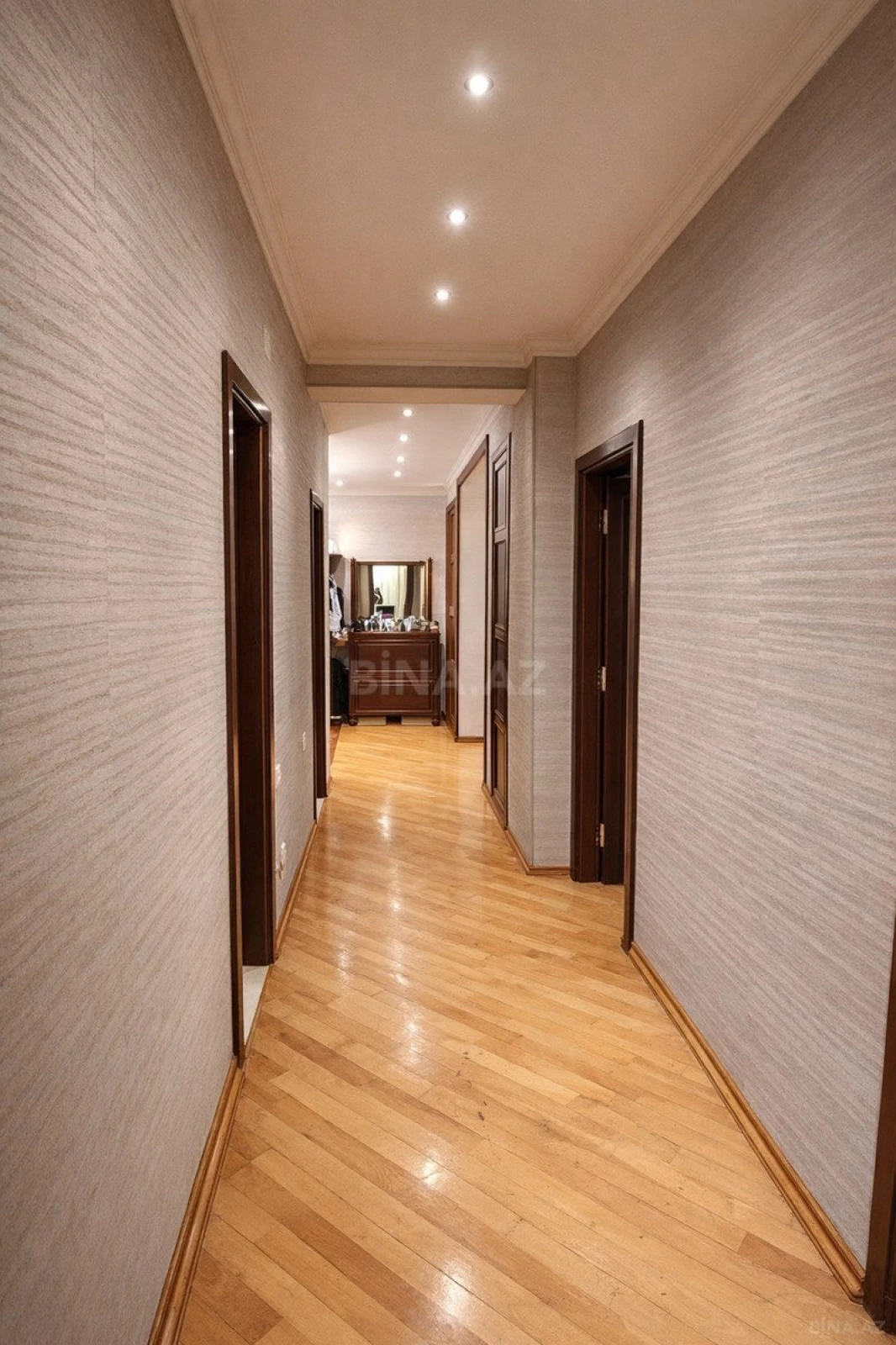 Satılır 3 otaqlı mənzil 150 m²