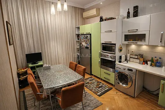 Satılır 3 otaqlı mənzil 150 m²