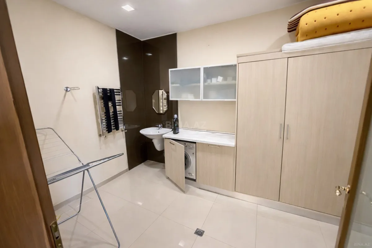 Satılır 5 otaqlı mənzil 390 m²