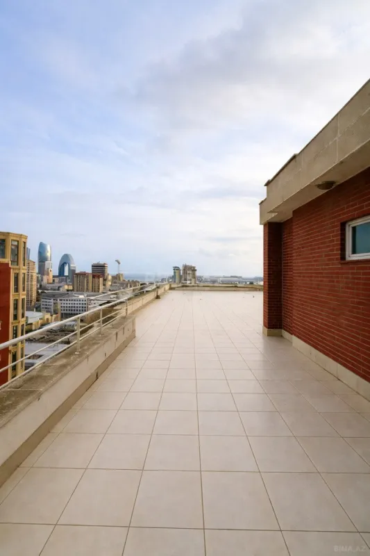 Satılır 5 otaqlı mənzil 390 m²