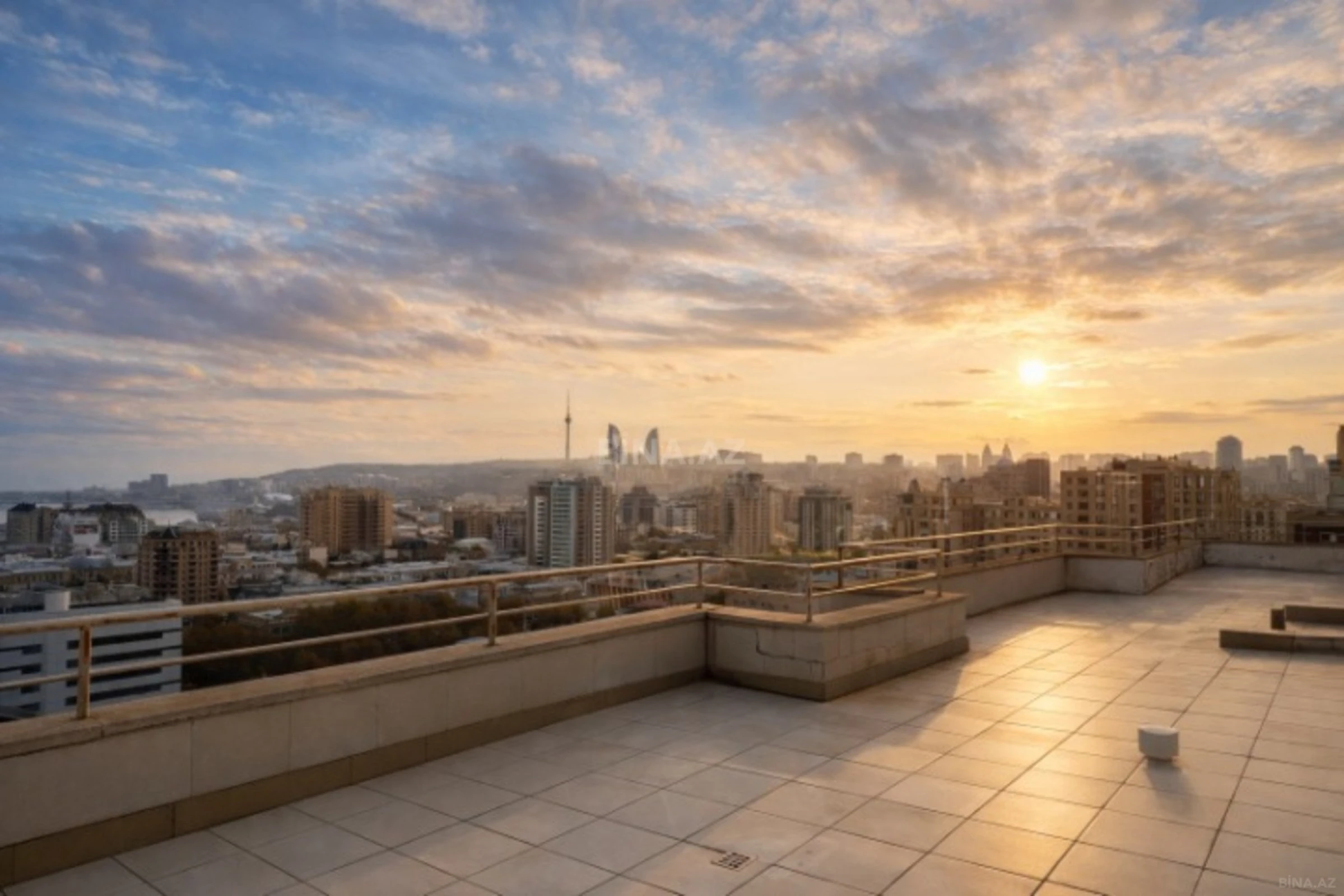 Satılır 5 otaqlı mənzil 390 m²