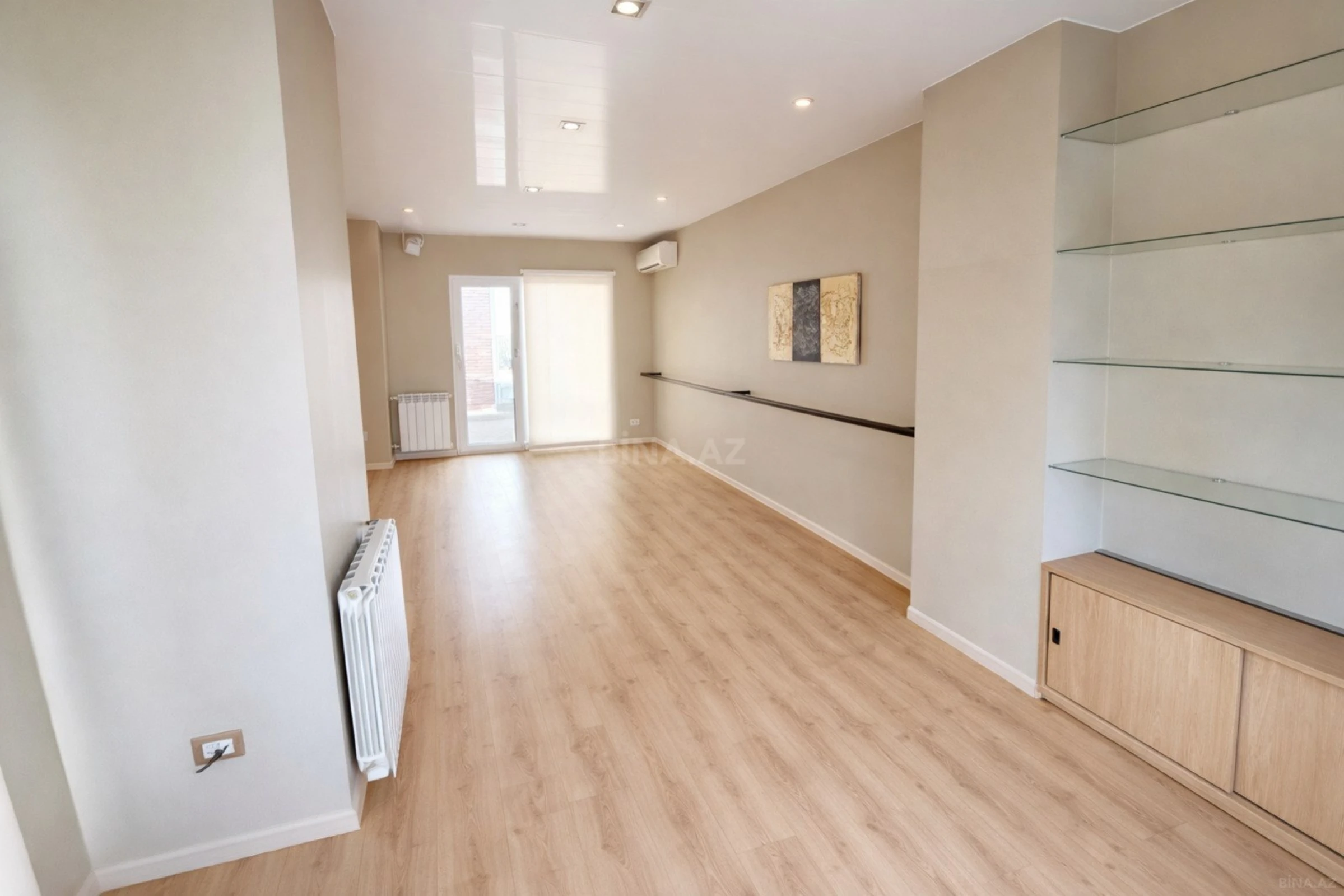 Satılır 5 otaqlı mənzil 390 m²